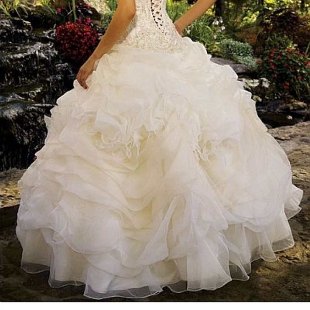 NWT! Wedding / quinceanera dress, strapless, beading - Picture 2 of 9